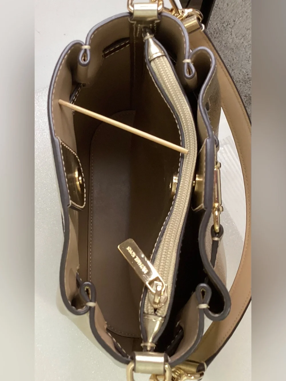 Michael Kors Carson Women Medium Convertible Bucket Bag Crossbody Color Gold